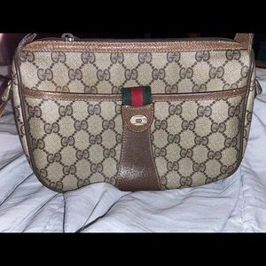 Vintage Gucci purse comes with authentication certificate